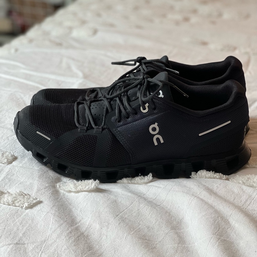 All black On running clouds